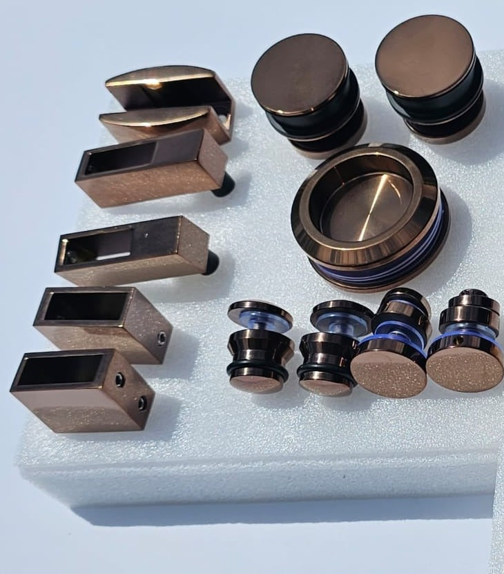 Puerta para ducha Sistema Corredizo Modelo Lusso con Vidrio Temperado Claro esp 8 mm - Modulación en L - Apertura de ambas Puertas - Accesorios Color Rose Gold