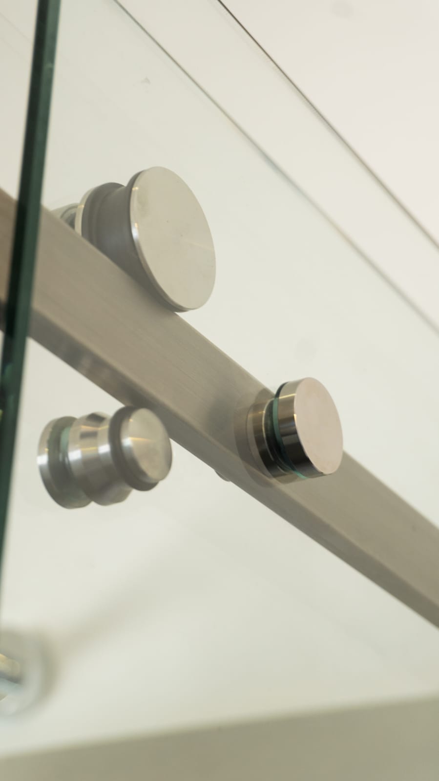Puerta para ducha Sistema Corredizo Modelo Lusso con Vidrio Temperado Claro esp 8 mm - Modulación 90 Grados - Apertura de una Puerta - Accesorios Cromados o Satinados
