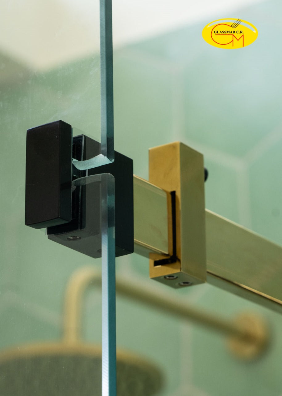 Puerta para Ducha Sistema Corredizo Modelo Lusso con Vidrio Temperado Claro esp 8 mm - Accesorios Dorados