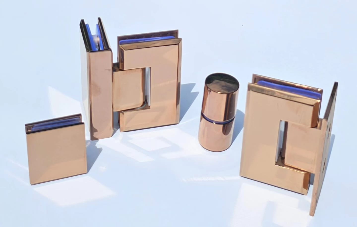 Puerta para Ducha Sistema Batiente con Vidrio Temperado Claro esp 8 mm - Accesorios Color Bronce