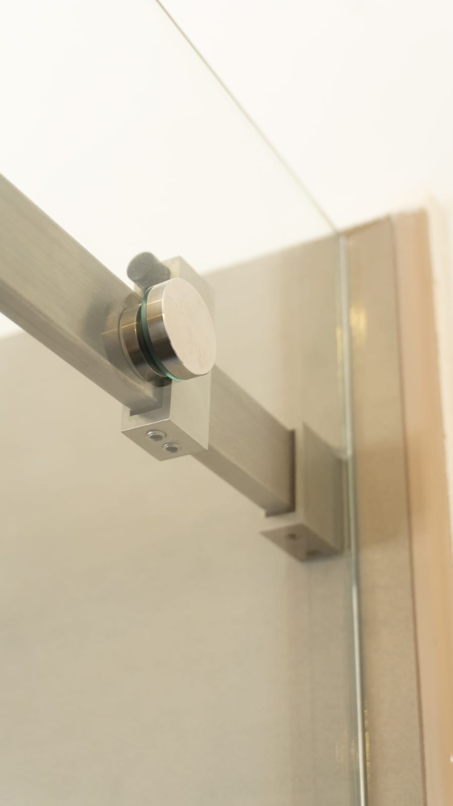 Puerta para Ducha Sistema Corrediza Modelo Lusso con Vidrio Temperado Claro esp 8 mm - Accesorios Satinados o Cromados