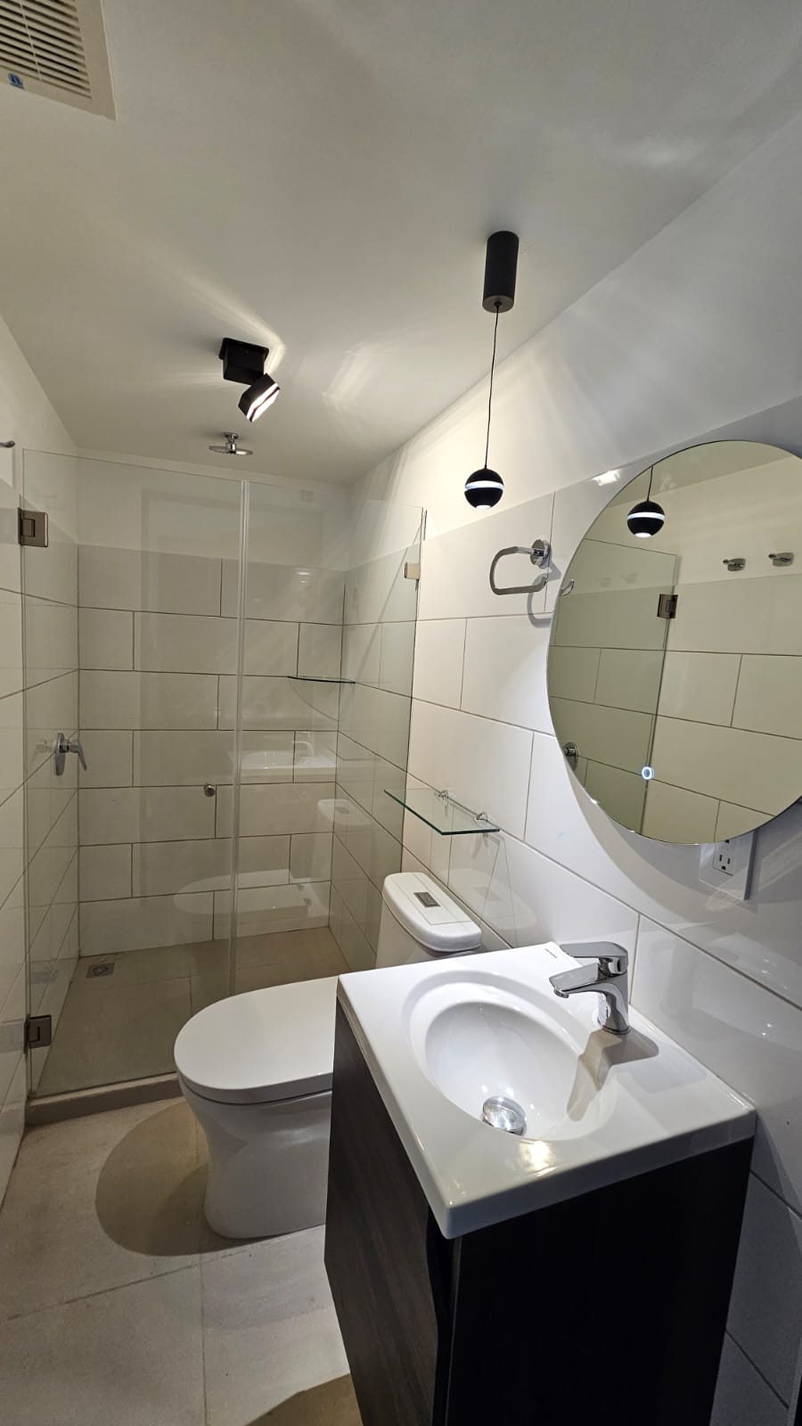 Puerta para Ducha Sistema Batiente con Vidrio Temperado Claro esp 8 mm - Accesorios Satinados o Cromados