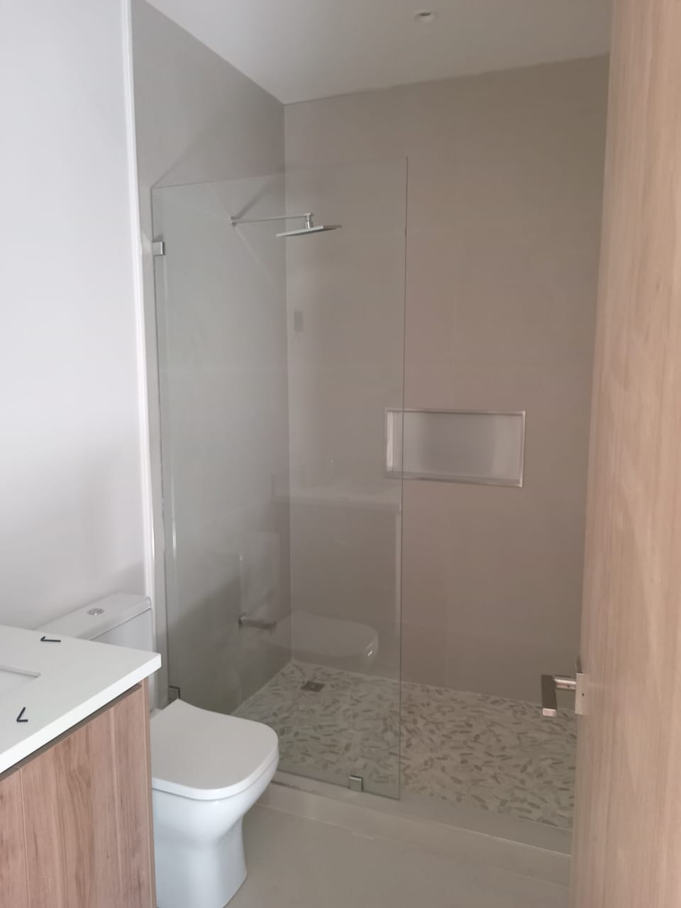 Mampara para Ducha con Vidrio Temperado Claro esp 8 mm - Corte Recto - Accesorios Cromados o Satinados