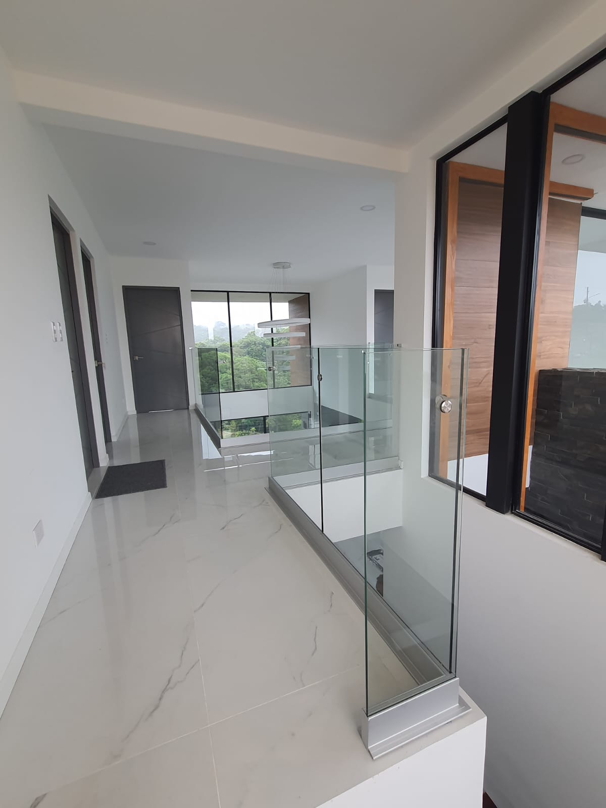 Baranda de vidrio temperado claro con Sistema de Servilletero - Se cotiza por m2