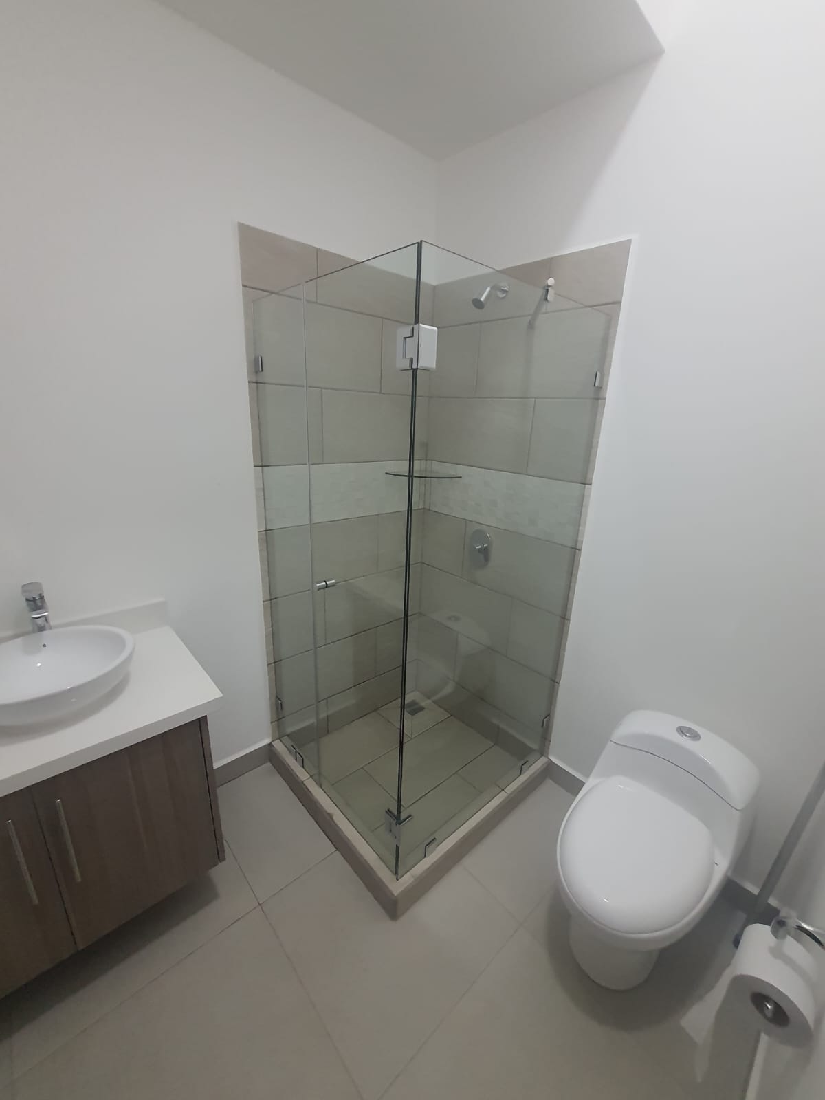 Puerta para Ducha Sistema Batiente con Vidrio Temperado Claro esp 8 mm - Modulación 90 Grados - Accesorios Cromados o Satinados