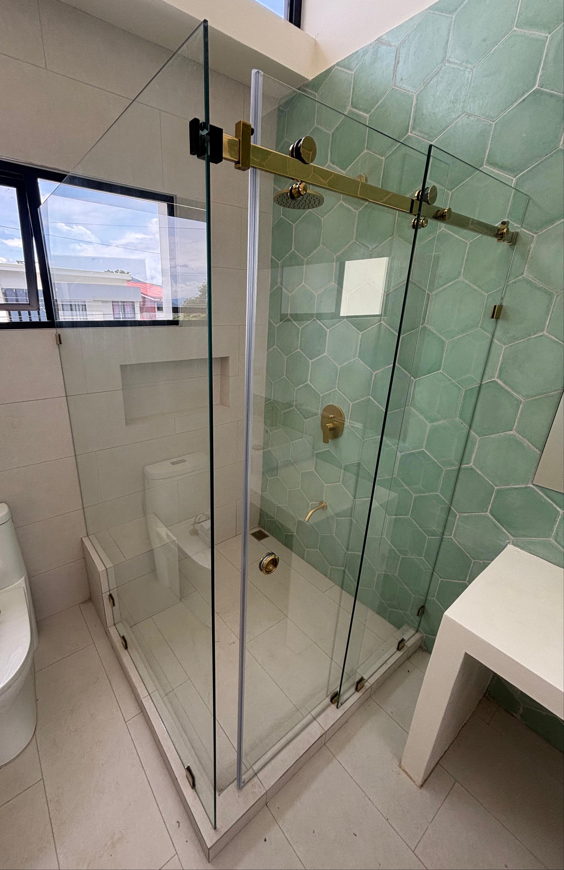 Puerta para ducha Sistema Corredizo Modelo Lusso con Vidrio Temperado